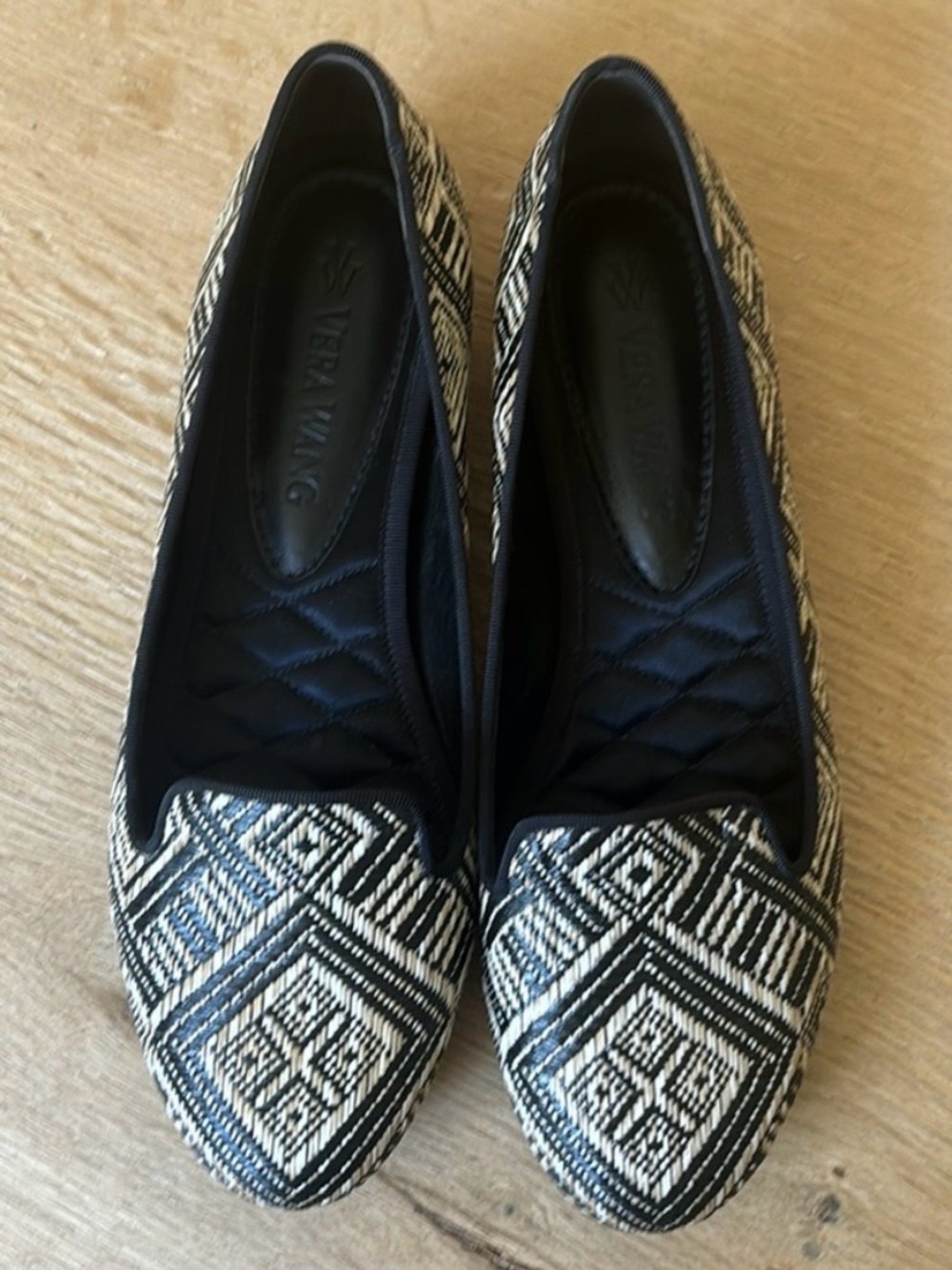 VERA WANG Woven Raffia Roundtoe
Flats, Geometric Loafers, black and tan